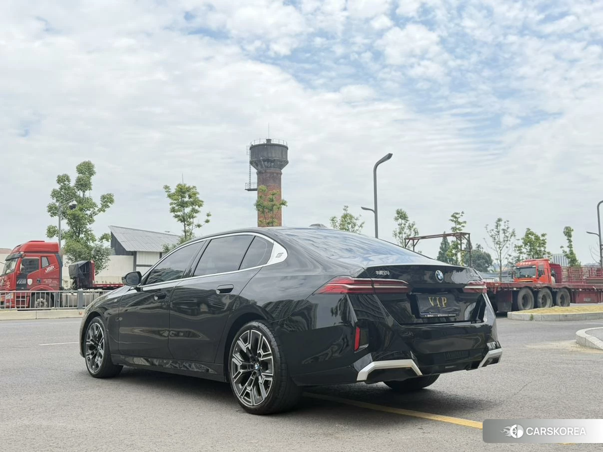 BMW 5 series 2024 Черный из Китая, фото 6