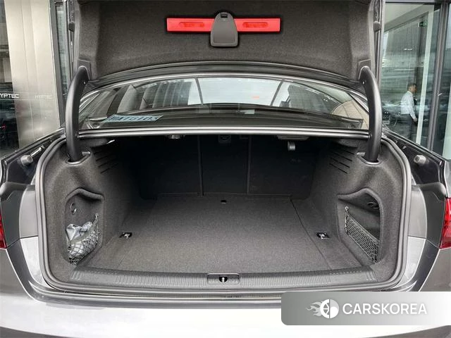 Audi A4L 2023 Темно-серый из Китая, фото 6