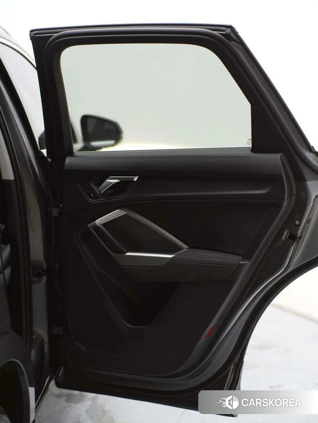 Audi Q3 2023 Темно-серый из Китая, фото 6