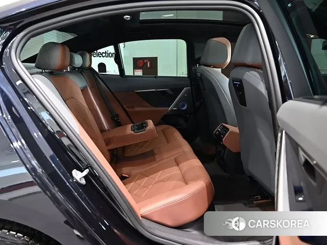 BMW 5 Series (G60) 2024 Черный из Кореи, фото 6