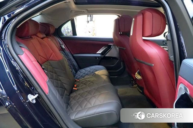 BMW 7 series 2024 Черный из Китая, фото 6