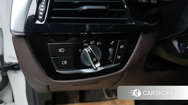 BMW 5 Series (G30) 2020 Белый из Кореи, фото 6