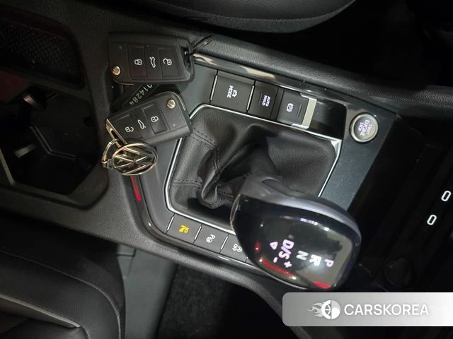 Volkswagen Tiguan second Generation 2023 Белый из Кореи, фото 6