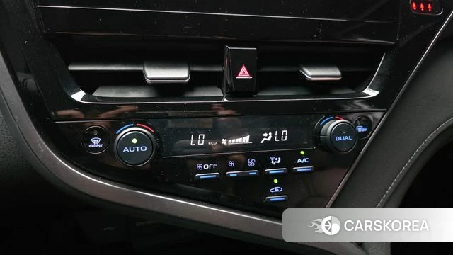 Toyota Camry (XV70) 2024 Белый из Кореи, фото 6