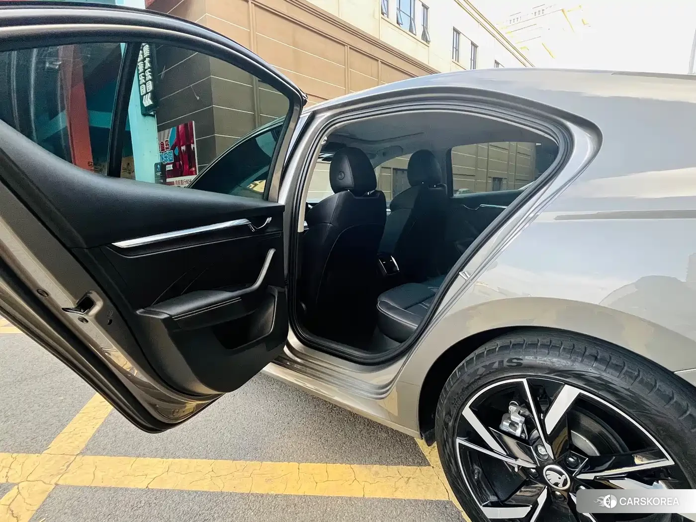 Skoda Octavia 2022 Champagne/brown из Китая, фото 6