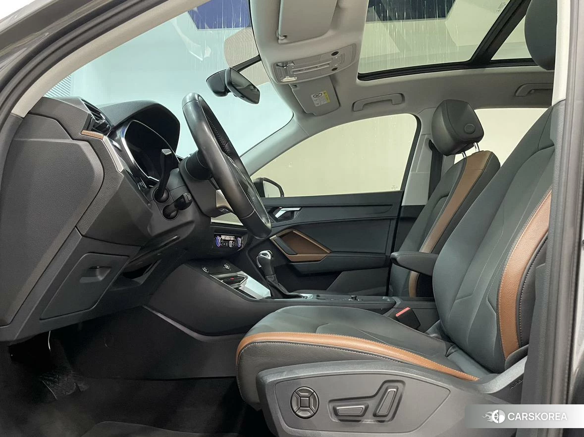 Audi Q3 2021 Темно-серый из Китая, фото 6