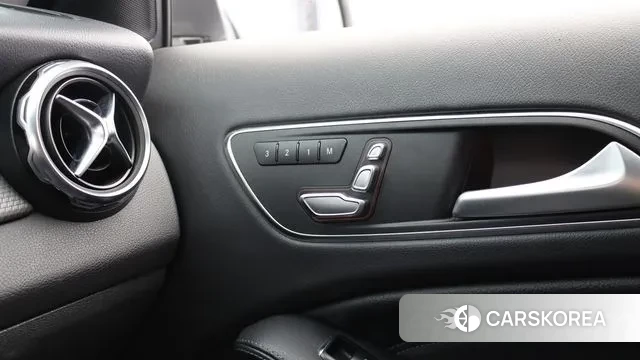 Mercedes-Benz GLA-Class X156 2018 Серый из Кореи, фото 6