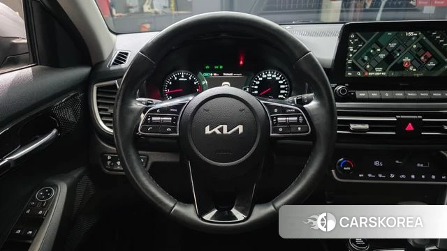 Kia Seltos 2022 Серебристо-серый из Кореи, фото 6