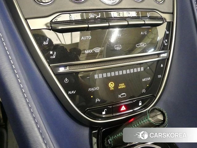 Aston Martin DB11 2022 Черный из Кореи, фото 6