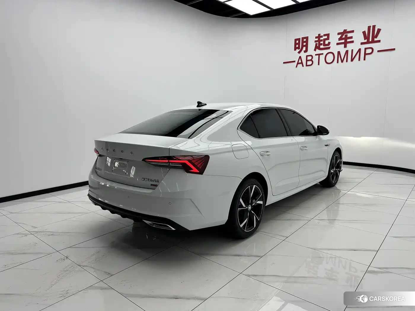 Skoda Octavia 2023 Белый из Китая, фото 6