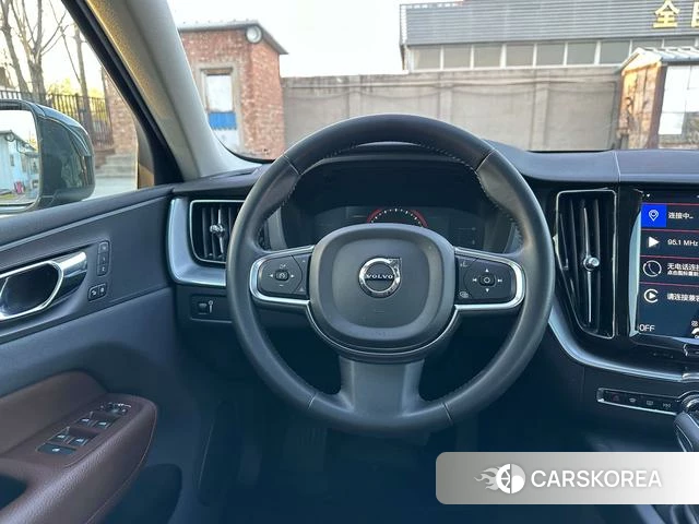 Volvo XC60 2019 Темно-серый из Китая, фото 6