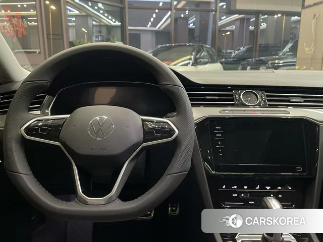Volkswagen Magotan 2023 Черный из Китая, фото 6