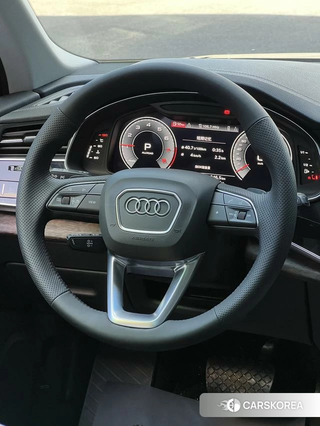 Audi Q7 2023 Черный из Китая, фото 6