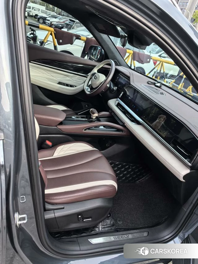 Geely Automobile Xingyue L 2022 Темно-серый из Китая, фото 6