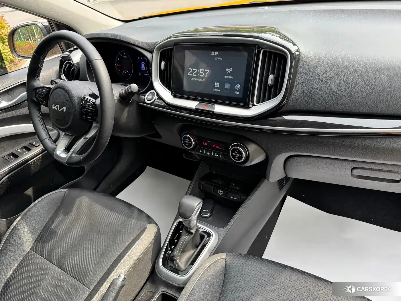 Kia KX1 2022 Yellow/orange из Китая, фото 6