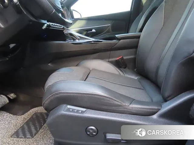 Peugeot 5008 second generation 2020 Черный из Кореи, фото 6