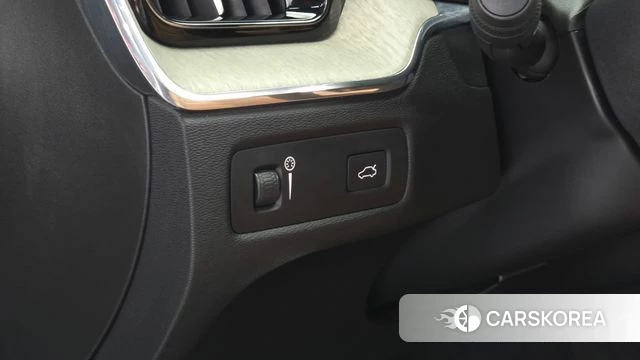 Volvo XC60 second Generation 2018 Белый из Кореи, фото 6