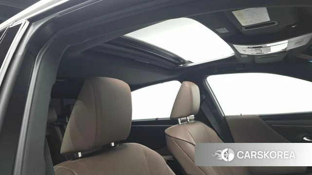 Lexus ES300h 7th generation 2025 Белый из Кореи, фото 6