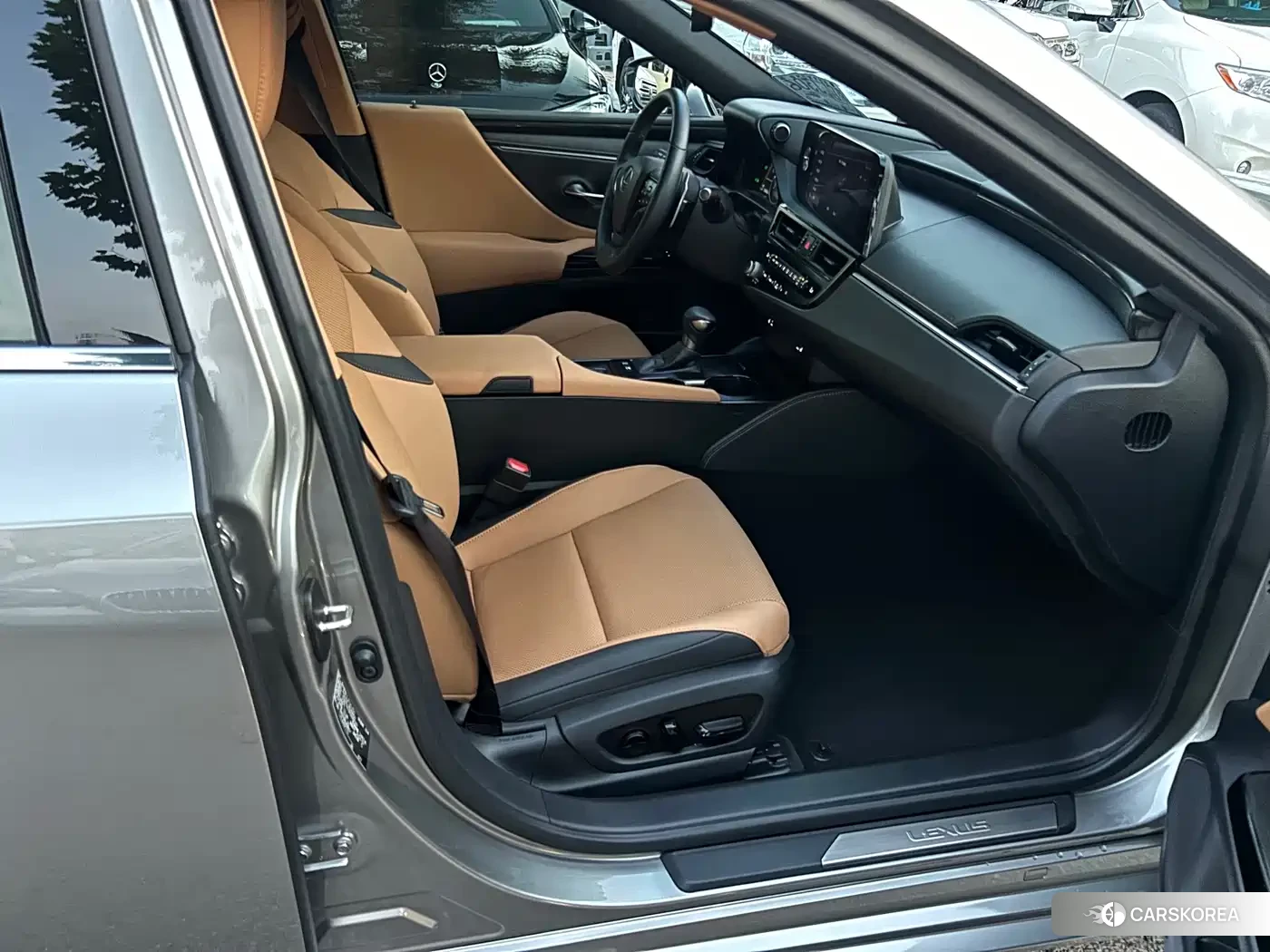 Lexus ES 2024 Silver/gray из Китая, фото 6