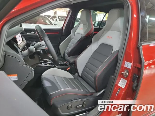 Volkswagen Golf 8th Generation 2023 Красный из Кореи, фото 6