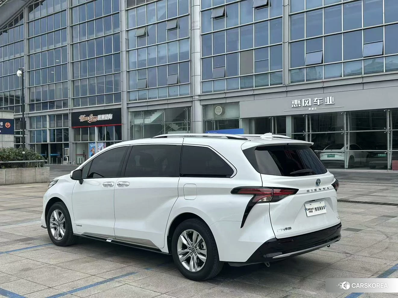 Toyota Saina 2021 Белый из Китая, фото 6