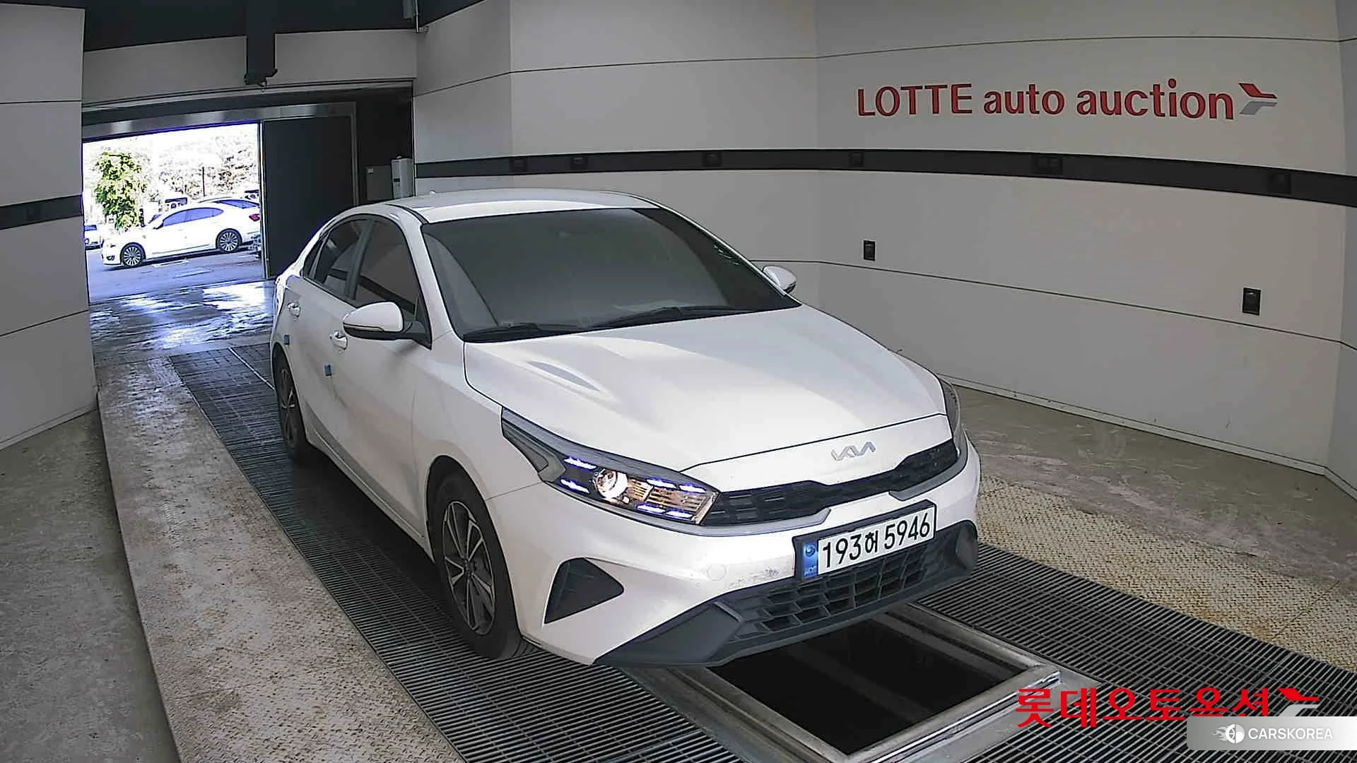 Kia K3 2022 Snow White Pearl из Кореи, фото 6
