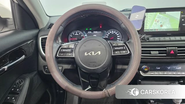 Kia Seltos 2022 Белый из Кореи, фото 6