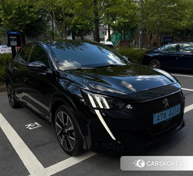 Peugeot e-208 second Generation 2022 Черный из Кореи, фото 6