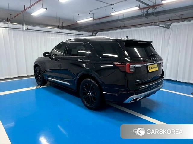 Ford Explorer 2023 Черный из Китая, фото 6