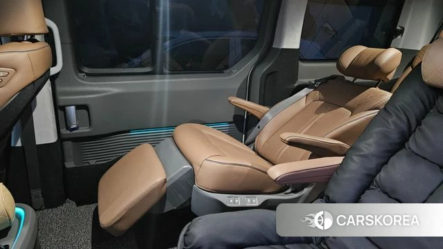 Hyundai Staria 2023 Белый из Кореи, фото 6