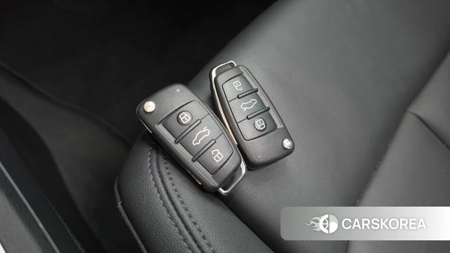 Audi Q3 (F3) 2022 Белый из Кореи, фото 6