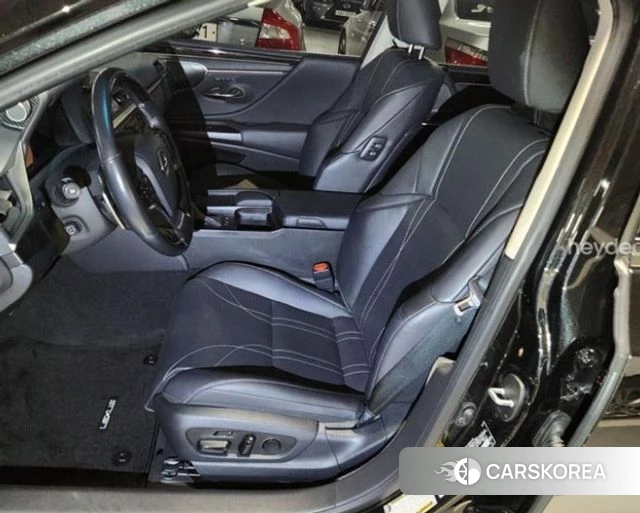 Lexus ES300h 7th generation 2019 Черный из Кореи, фото 6