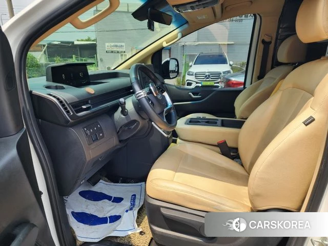Hyundai Staria 2023 Белый из Кореи, фото 6