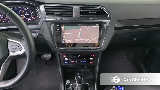 Volkswagen Tiguan second Generation 2022 Белый из Кореи, фото 6