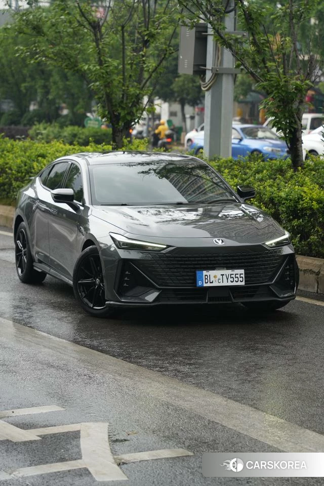 Chang'an UNI-V 2023 Серебристо-серый из Китая, фото 6