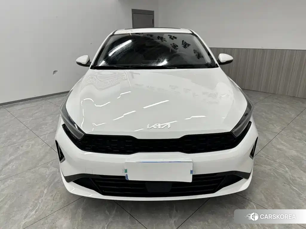 Kia K3 2023 Белый из Китая, фото 6