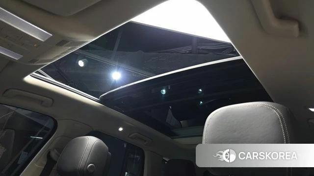 Volkswagen Touareg 3rd generation 2023 Белый из Кореи, фото 6