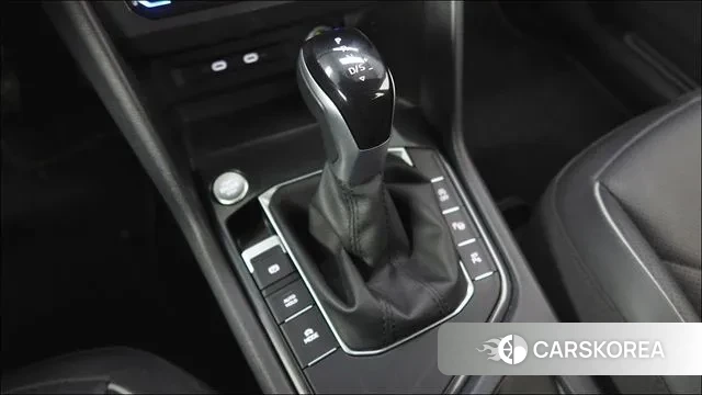 Volkswagen Tiguan Allspace 2023 Белый из Кореи, фото 6