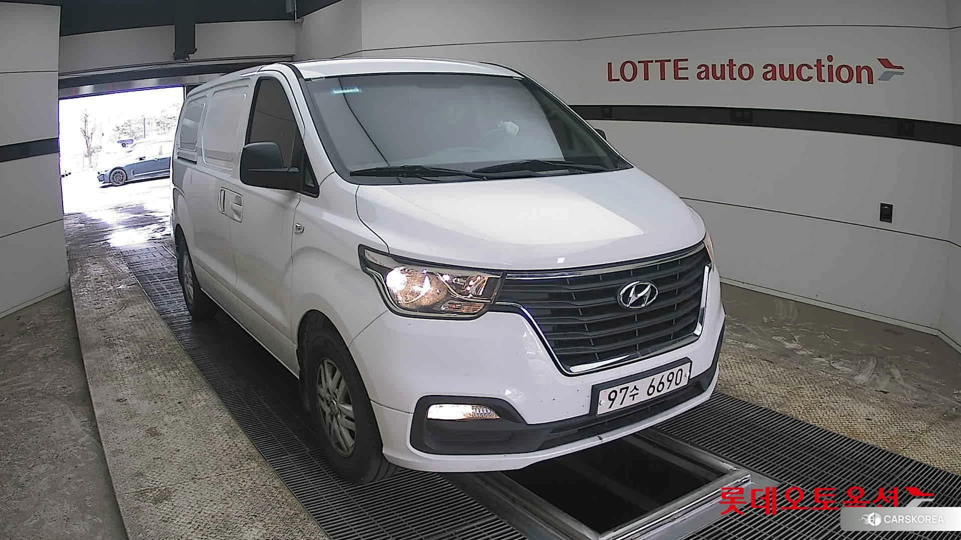 Hyundai Grand Starex 2021 Белый из Кореи, фото 6
