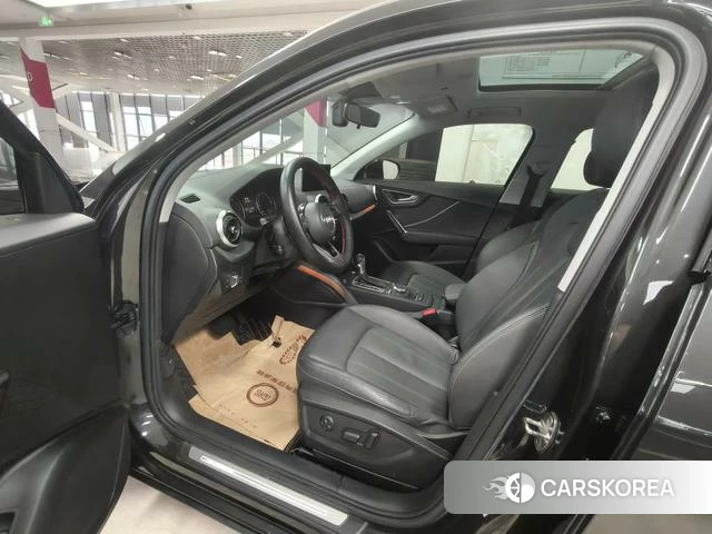 Audi Q2L 2022 Темно-серый из Китая, фото 6