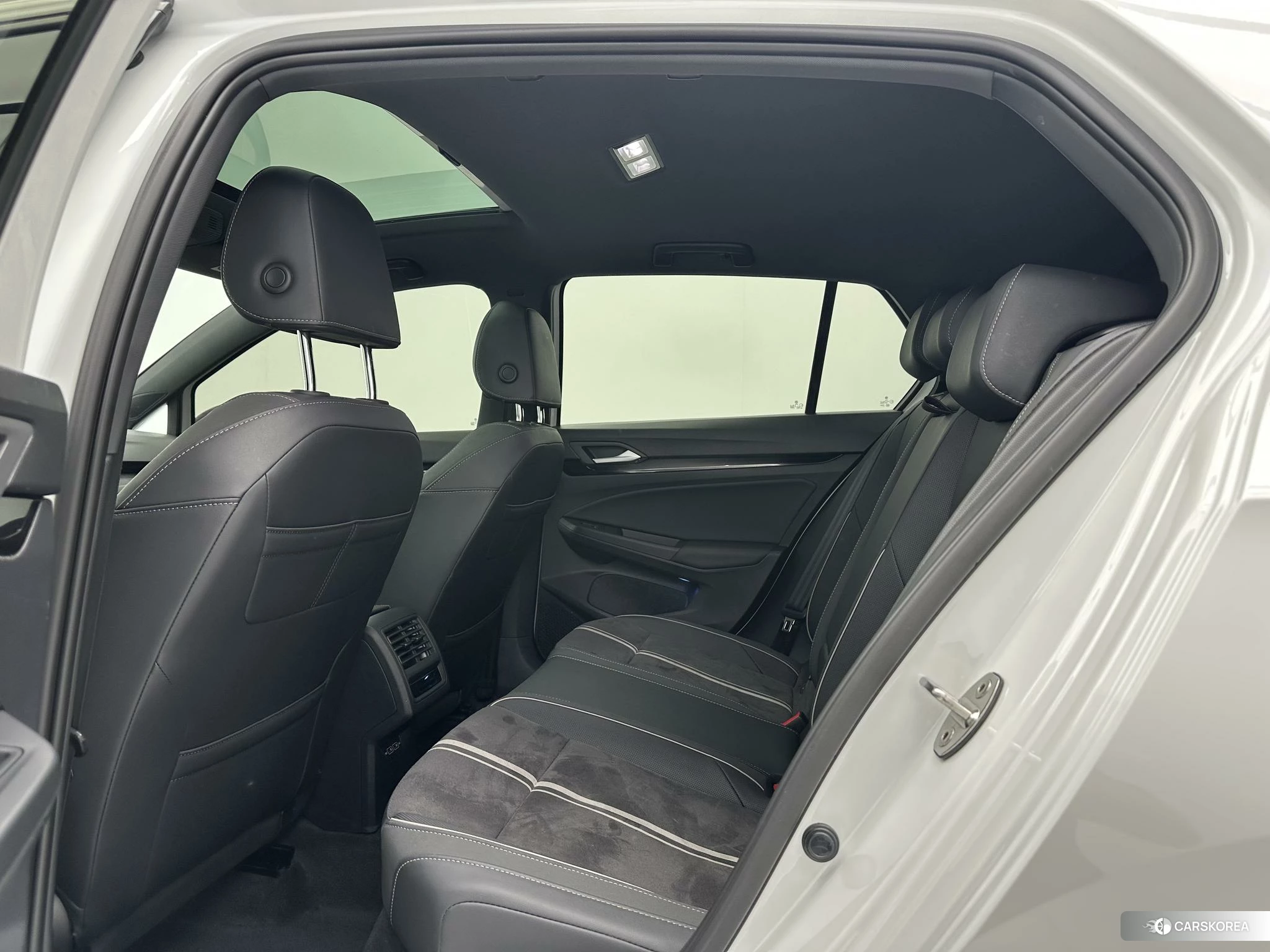 Volkswagen Golf 2022 Белый из Китая, фото 6