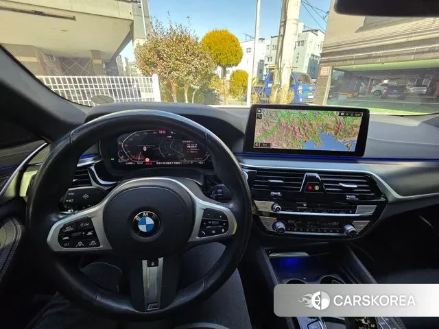 BMW 5 Series (G30) 2023 Белый из Кореи, фото 6