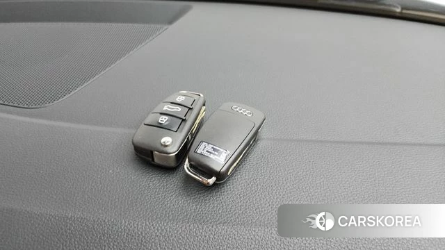 Audi Q3 (F3) 2022 Белый из Кореи, фото 6