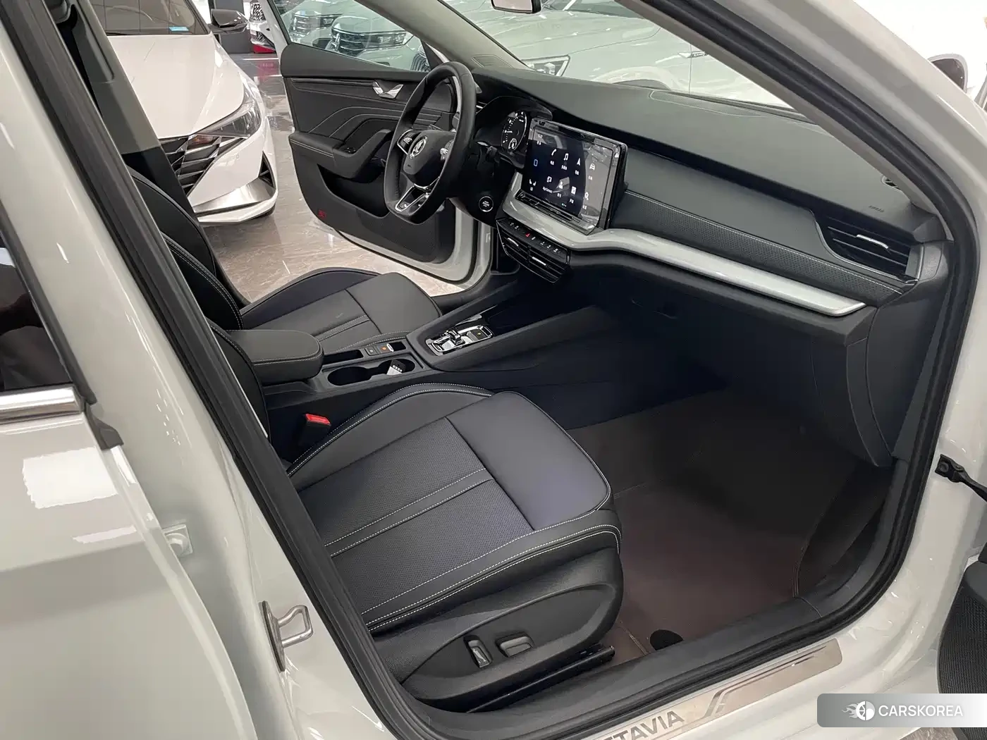 Skoda Octavia 2023 Белый из Китая, фото 6