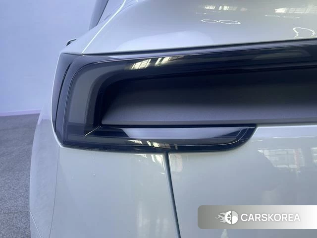 Tesla Model Y 2025 Белый из Китая, фото 6