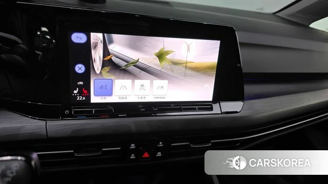 Volkswagen Golf 8th Generation 2022 Белый из Кореи, фото 6