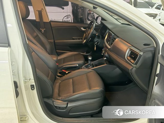 Kia Stonic 2018 Белый из Кореи, фото 6