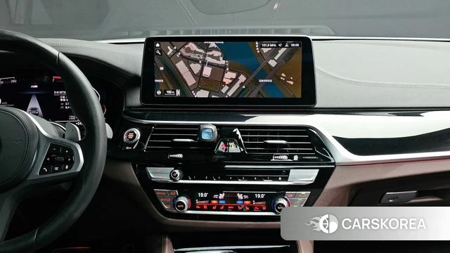 BMW 5 Series (G30) 2022 Белый из Кореи, фото 6