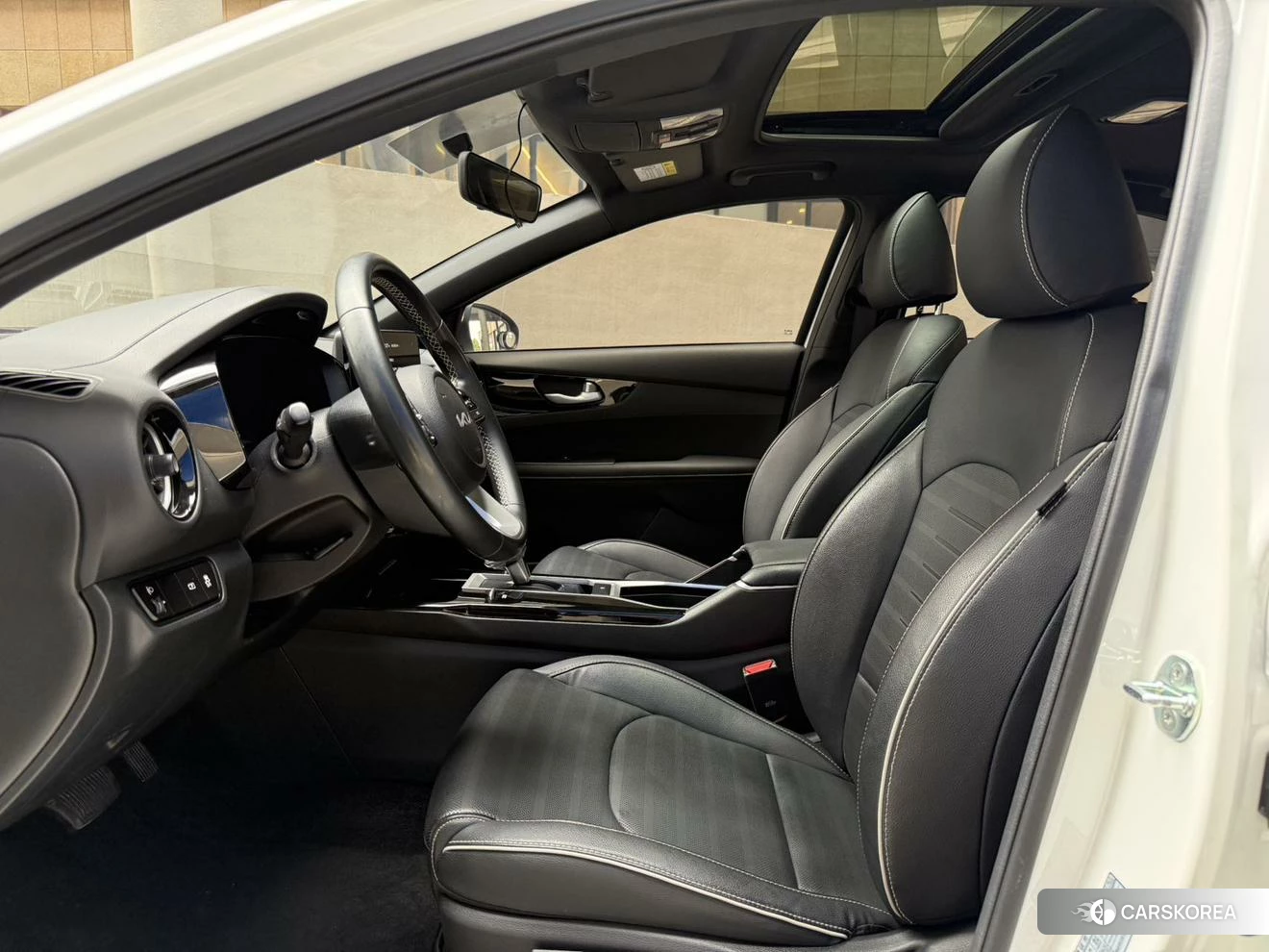 Kia K3 2023 Белый из Китая, фото 6