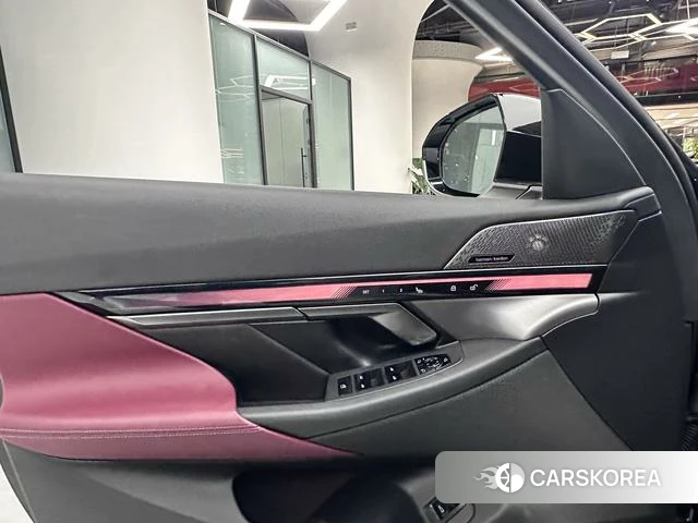 BMW 5 series 2025 Черный из Китая, фото 6